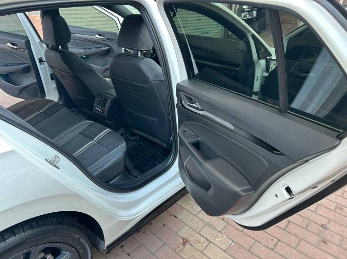 Volkswagen Golf 22 Volkswagen Golf 8 R -line 1.4T 150HP 2WD 2021 — изображение 22