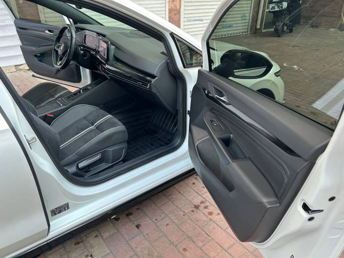 Volkswagen Golf 22 Volkswagen Golf 8 R -line 1.4T 150HP 2WD 2021 — изображение 11