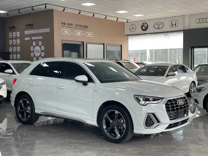 Audi Q3 21 35TFSI Fashion Dynamic Type 1.4T 150HP 2WD 2021 — изображение 4