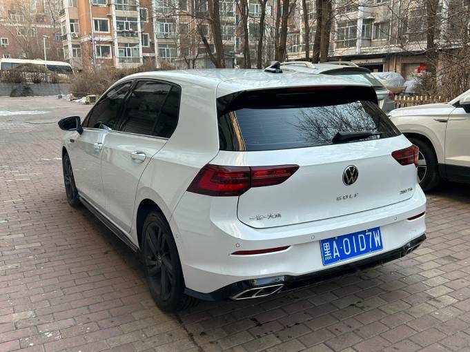 Volkswagen Golf 22 Volkswagen Golf 8 R -line 1.4T 150HP 2WD 2021 — изображение 2