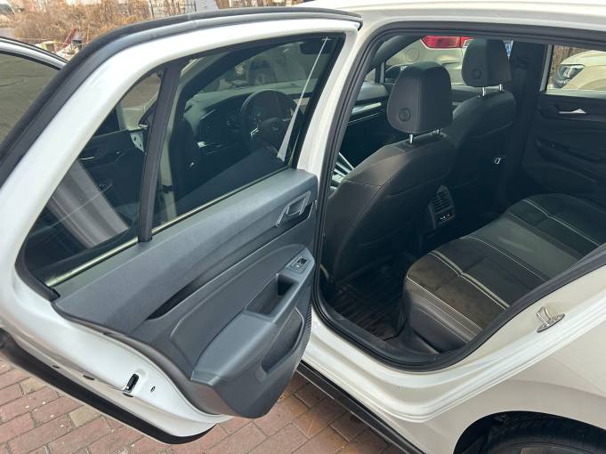 Volkswagen Golf 22 Volkswagen Golf 8 R -line 1.4T 150HP 2WD 2021 — изображение 16