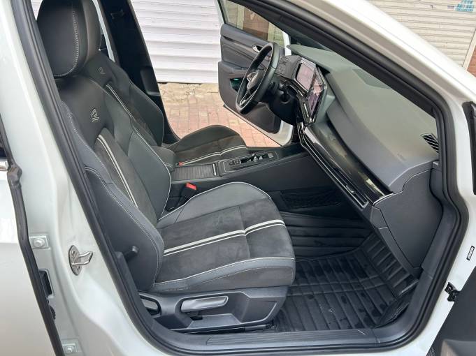 Volkswagen Golf 22 Volkswagen Golf 8 R -line 1.4T 150HP 2WD 2021 — изображение 8