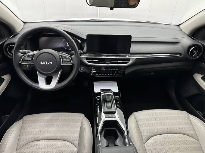 Kia K3 1.5L 118HP 2WD 2023 — изображение 18