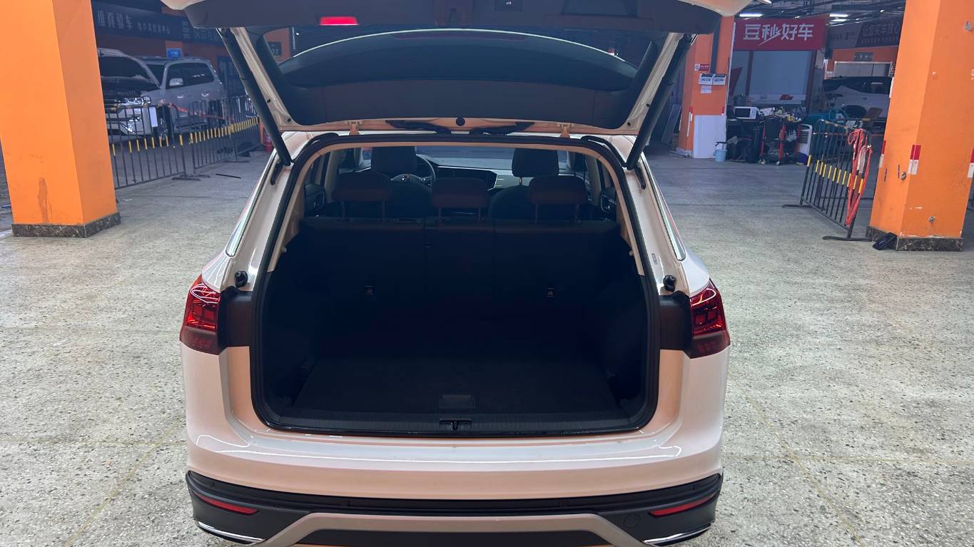Volkswagen Tanyue 280TSI Luxury Intelligent Connection Edition 1.4T 150HP 2WD 2022 — изображение 14