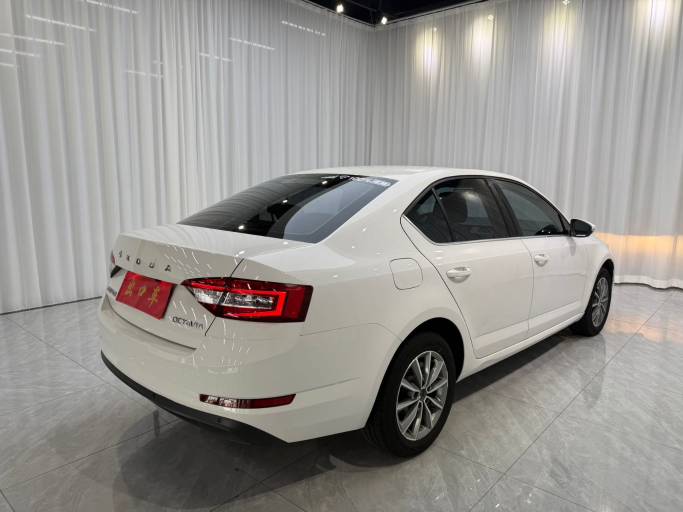 Skoda Octavia 2022 1. 5L Automatic Comfort Enjoyment Edition | Арт. CN-11603 — изображение 5