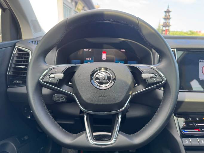 Skoda Karoq 2022 TSI280 Luxurious Enjoyment Edition | Арт. CN-11172 — изображение 16