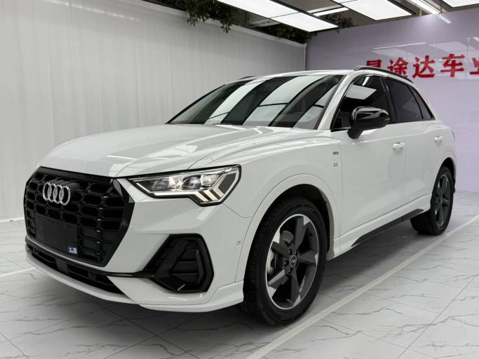 Audi Q3 2022 35TFSI Fashion Dynamic Type Shiny black suit | Арт. CN-11068