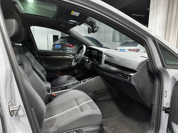 Volkswagen Golf 23 Volkswagen Golf 280TSI DSG R-Line Lite | Арт. CN-11126 — изображение 7