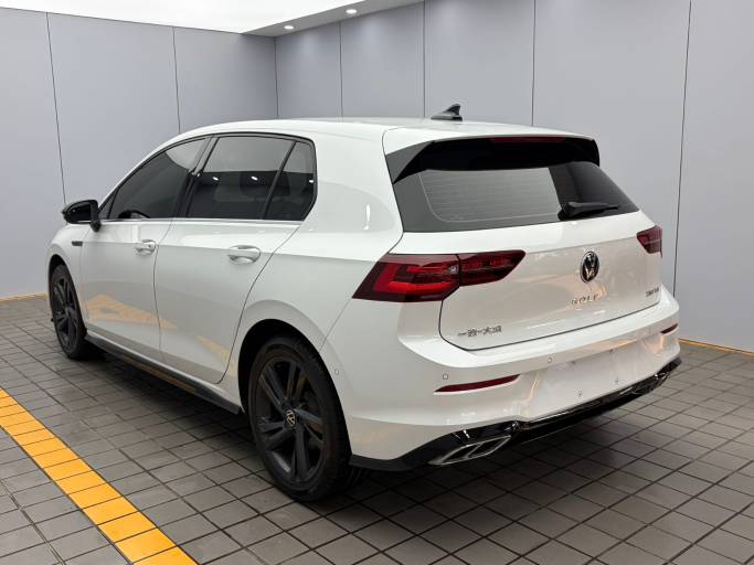 Volkswagen Golf 21 280TSI DSG R-Line | Арт. CN-11657 — изображение 2