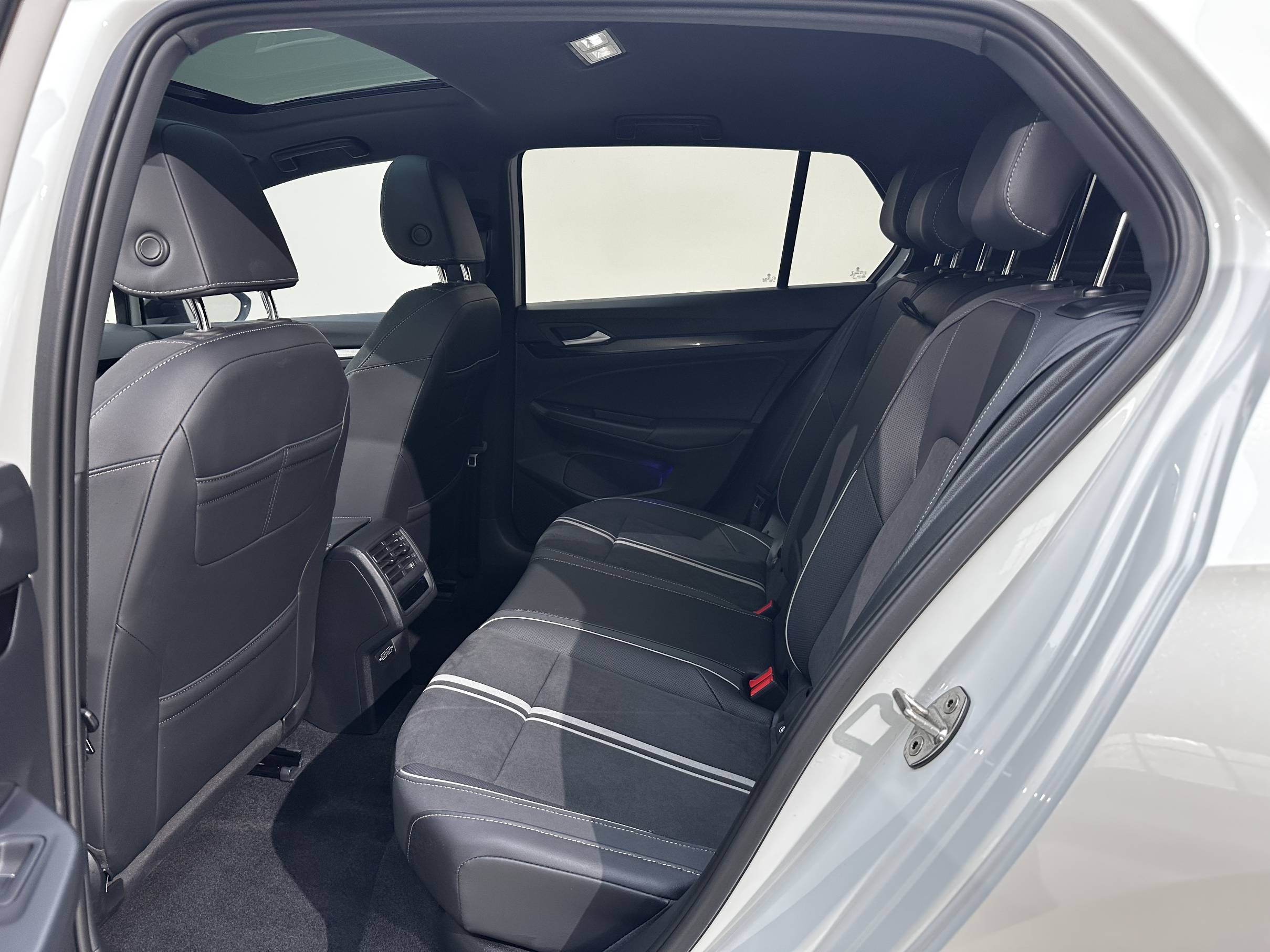 Volkswagen Golf 2021 280TSI DSG R-Line | Арт. CN-11113 — изображение 14