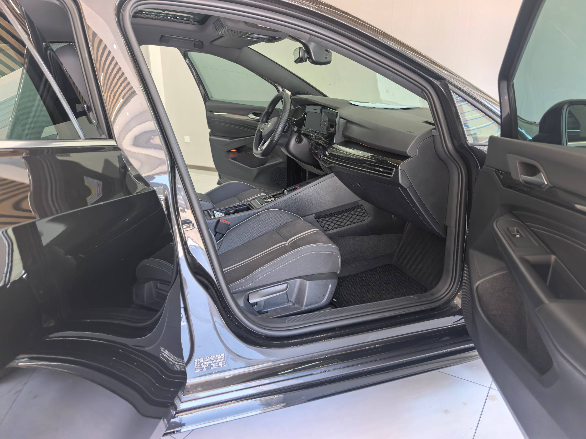 Volkswagen Golf 2023 Facelift 280 TSIDSG R-Line Lite | Арт. CN-11583 — изображение 22